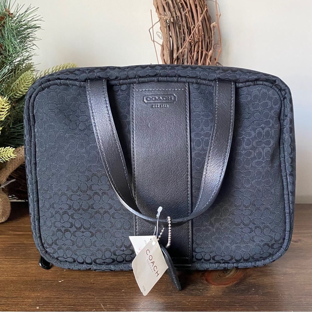 NWT Coach Travel Cosmetic Toiletries Case F77006